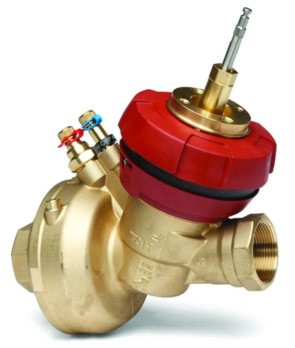 Regelventil von IMI Hydronic Engineering mit rotem Gehäuse und goldfarbenen Anschlussgewinden, ausgestattet mit zwei Einstellventilen.
